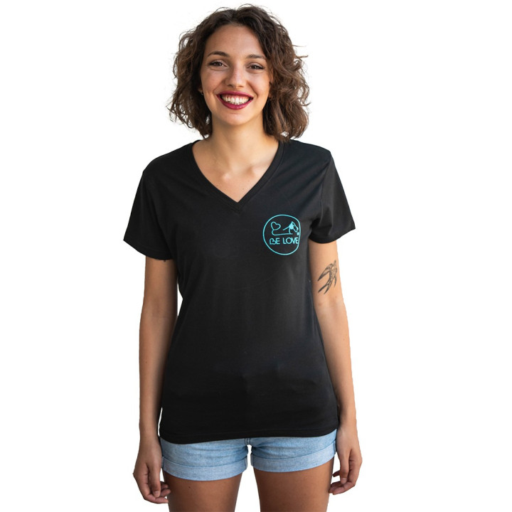 V-neck t-shirt
